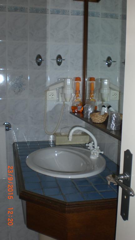 Auberge De L'Atre Quarre-les-Tombes Phòng bức ảnh